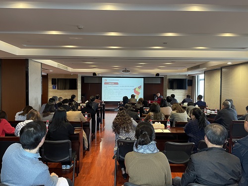 华体会平台-华体会(中国)一站式服务平台
开展《民法典》专题培训