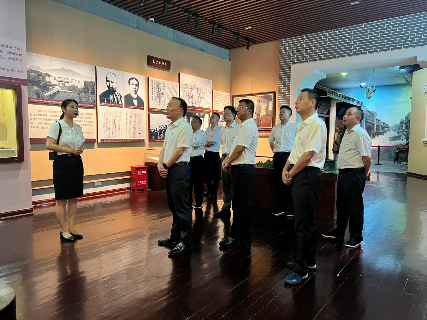 华体会平台-华体会(中国)一站式服务平台
党委理论学习中心组开展第7次集体学习暨“不忘初心、牢记使命”主题党日活动