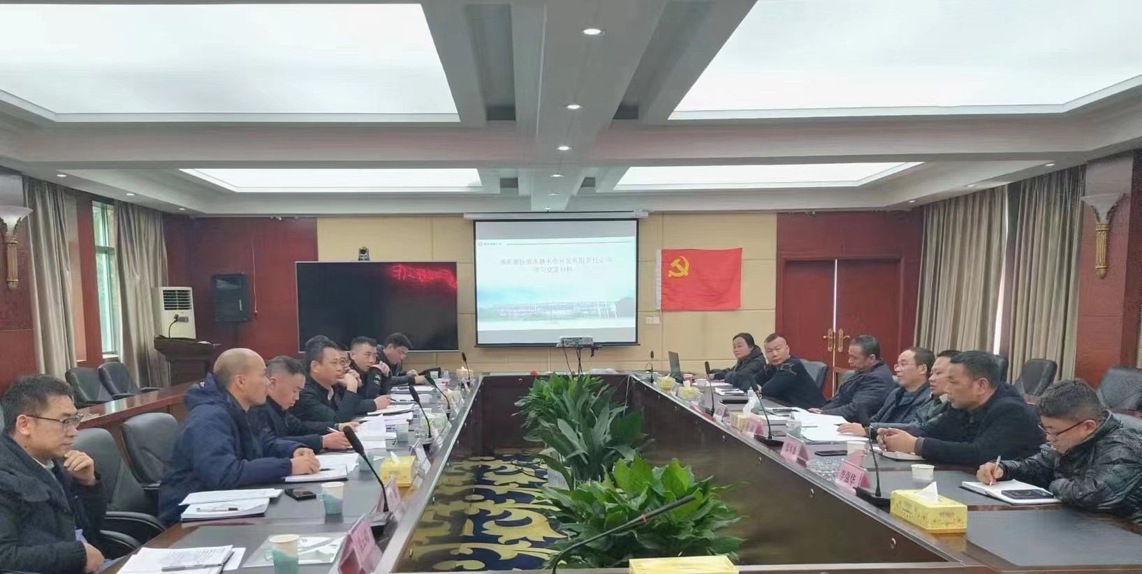 株洲航电分华体会平台-华体会(中国)一站式服务平台
、空洲岛华体会平台-华体会(中国)一站式服务平台
联合调研安江水电站和清水塘水电站