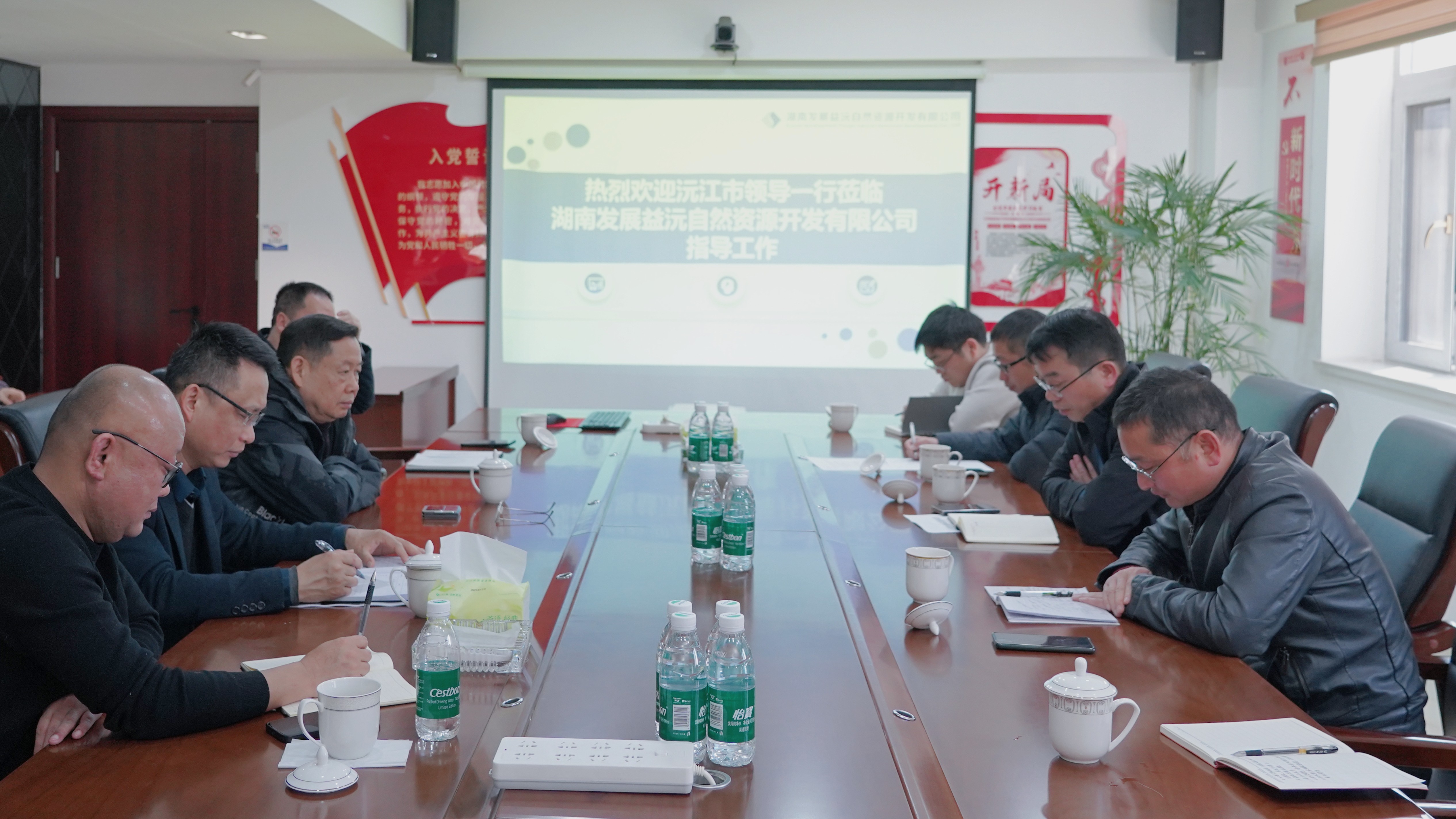 沅江市政协副主席、工商联主席汪交龙到益沅华体会平台-华体会(中国)一站式服务平台
调研